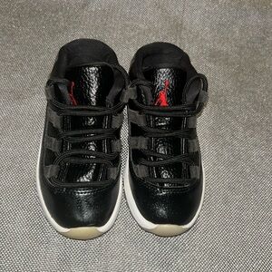 Jordan 11 Retro Low 72-10 size 9c
